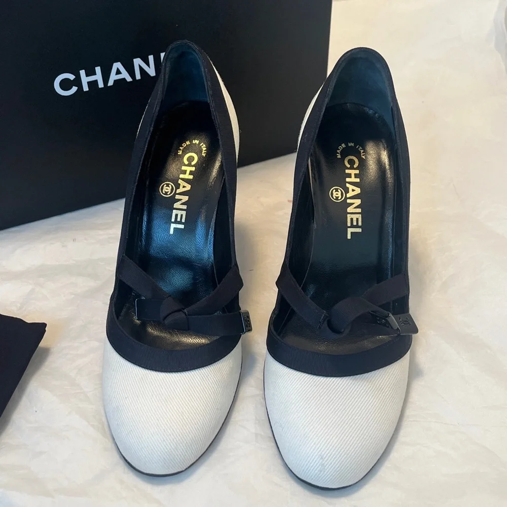 Chanel Interlocking CC High Heel Pumps - Picture 7 of 14